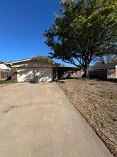 Building Photo - 5220 Jean Ave