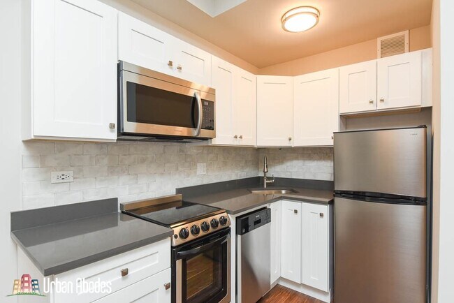 Foto del edificio - 645 W Wrightwood Ave