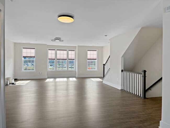 Building Photo - Modern 3 bed, 2.5 bath Townhouse in Henrico!