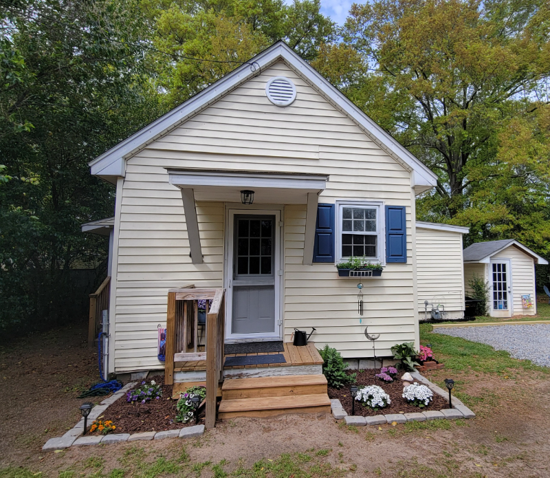 Primary Photo - 109 Rosemary Ln