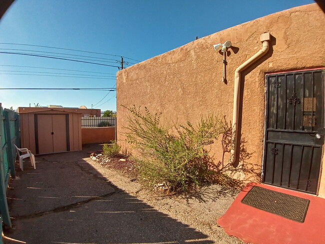 Foto del edificio - 1506 Edith Blvd NE