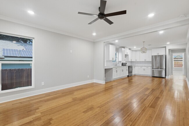 Building Photo - 105 Opal Ct
