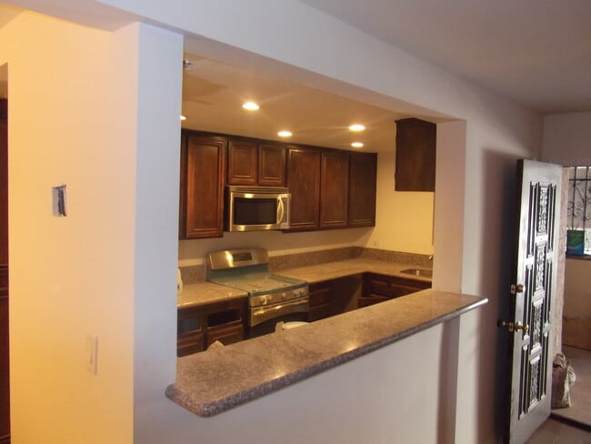 Building Photo - 1239 W Rosecrans Ave