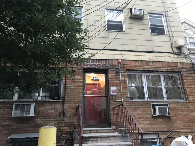 Building Photo - 552 38th St