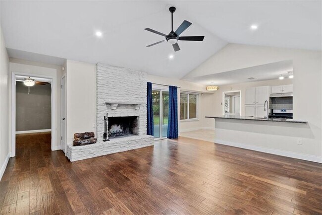 Foto del edificio - 8904 Pointer Ln