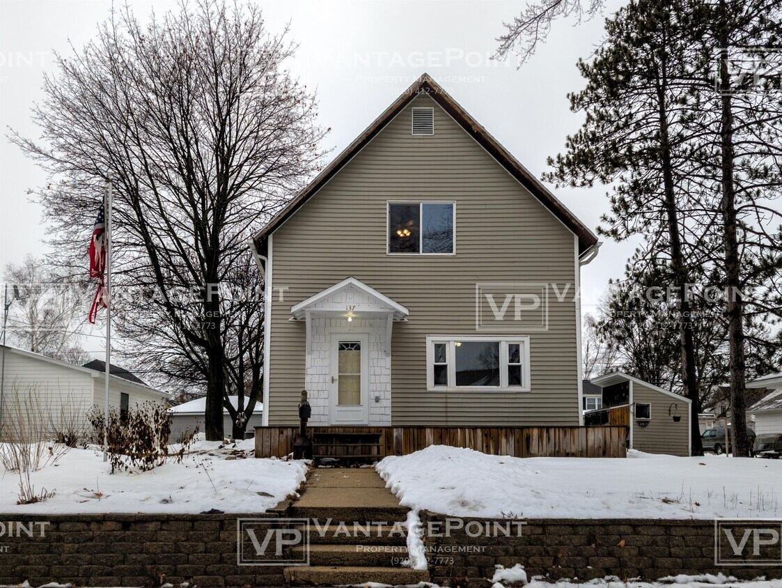 137 S Franklin St, Oconto Falls, WI 54154 House Rental in Oconto