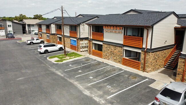 Foto del edificio - Harmony Apartments