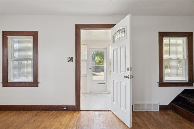 Foto del edificio - Redford - 3 Bedroom - $1,400/month