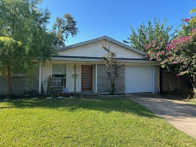 Foto del edificio - 1300 Timberlake Cir