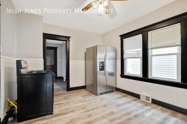 Foto del edificio - 128 Crowley Ave