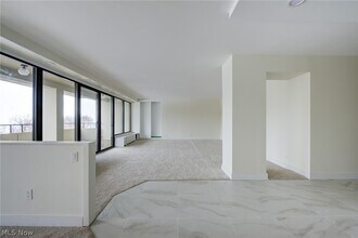 Building Photo - 2 Bratenahl Pl