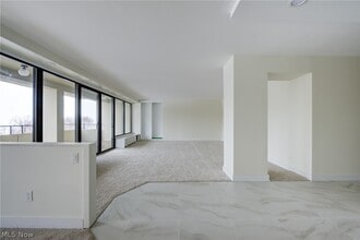 Building Photo - 2 Bratenahl Pl