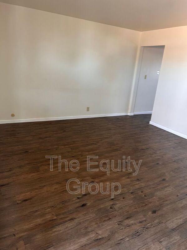 Building Photo - 441 S Bridge St