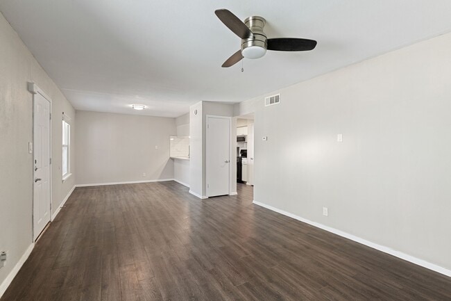 Foto del edificio - 5005 Manor Rd