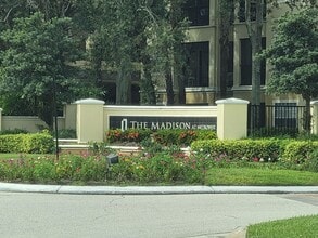 Building Photo - 2558 Robert Trent Jones Dr