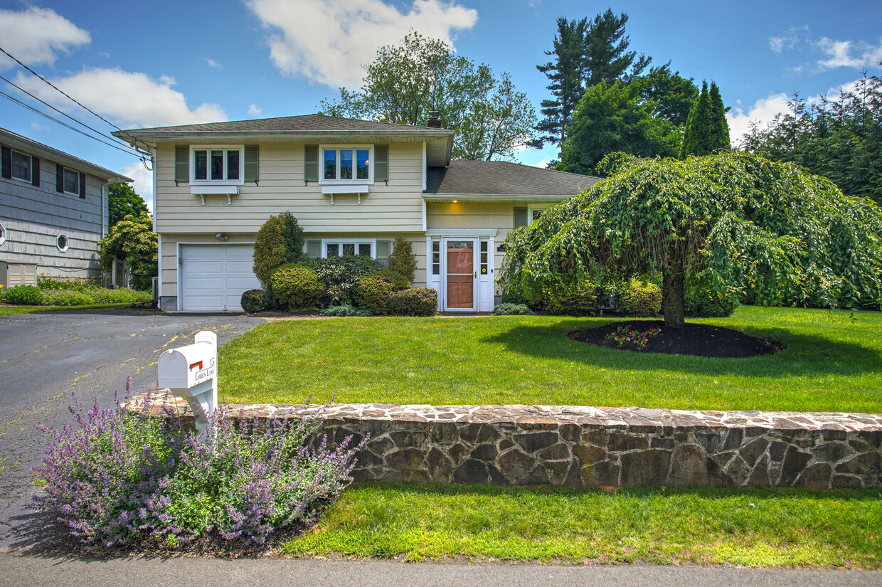 Primary Photo - 15 Loren Ln
