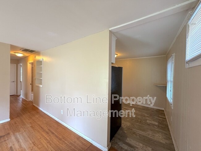 Foto del edificio - 3432 Sargeant Dr