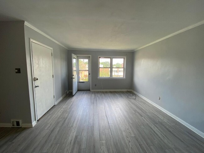 Building Photo - 2638 Daphne Rd