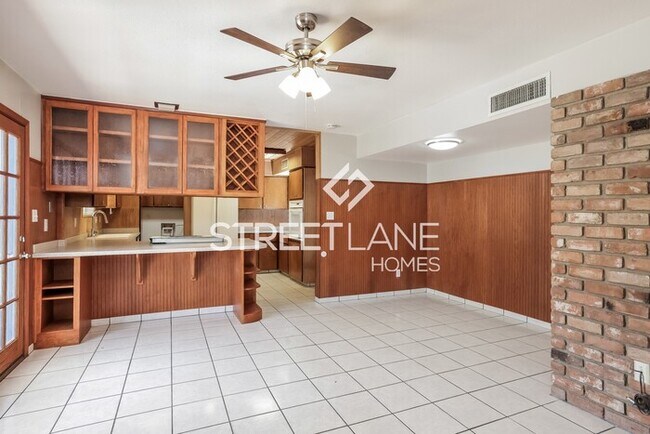 Building Photo - REDUCED! Charming 3 Bedroom with Swimming ...