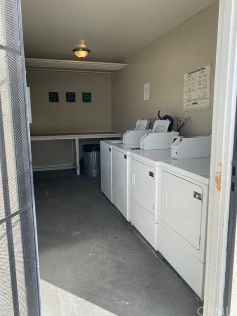 Foto del edificio - 3108 Vineland Ave