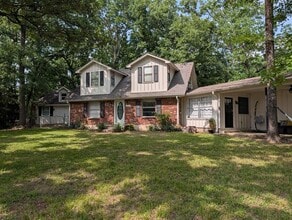 Building Photo - 155 Lake Dr