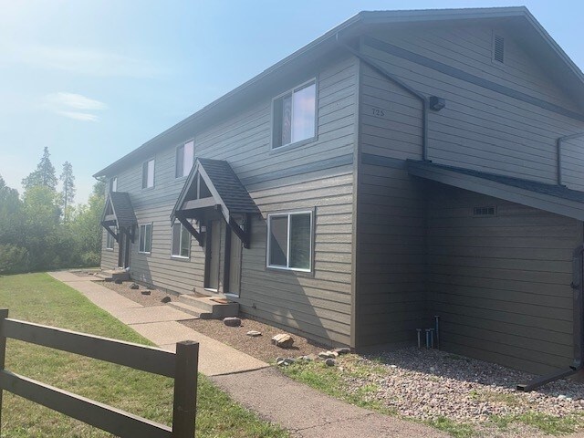 Building Photo - 725 Waverly Pl