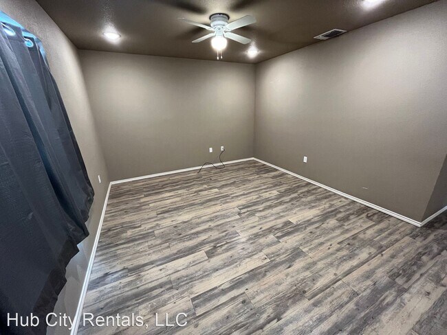 Foto del edificio - 3 br, 2 bath House - 1519 E 8th Street