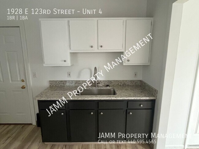 Building Photo - Move-In ready! 1 Bedroom / 1 Bathroom in C...