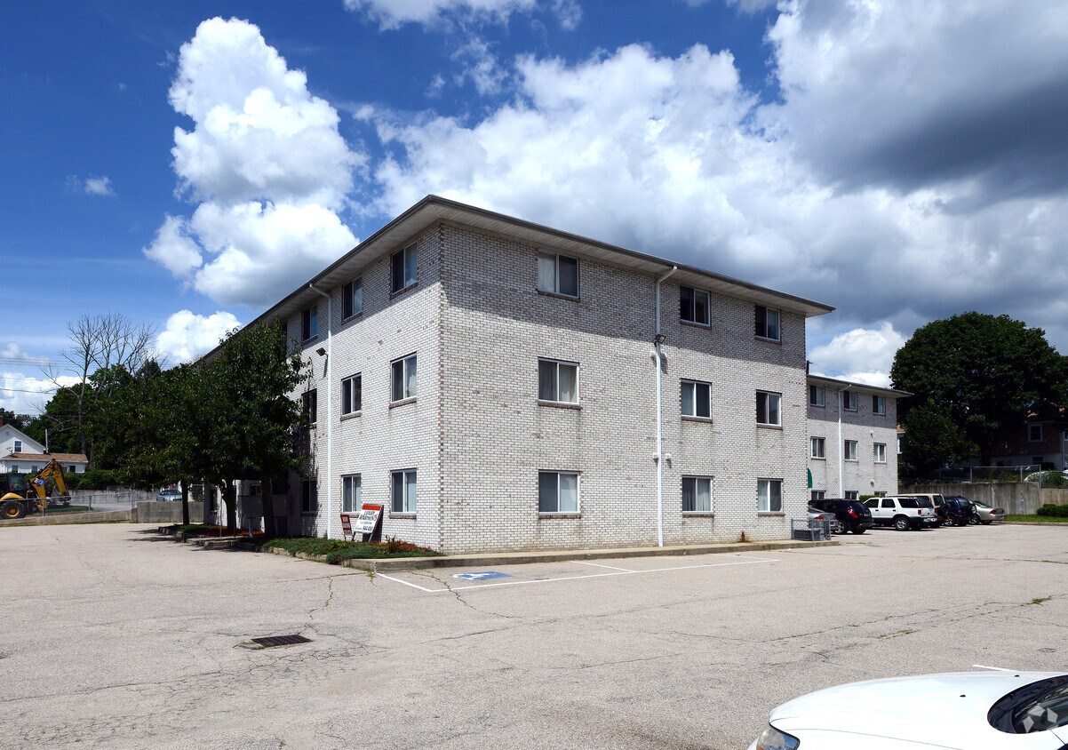 Foto principal - 367 Woonasquatucket Ave