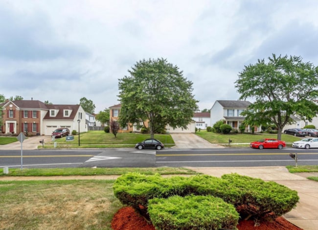 Building Photo - 1303 Fairlakes Pl