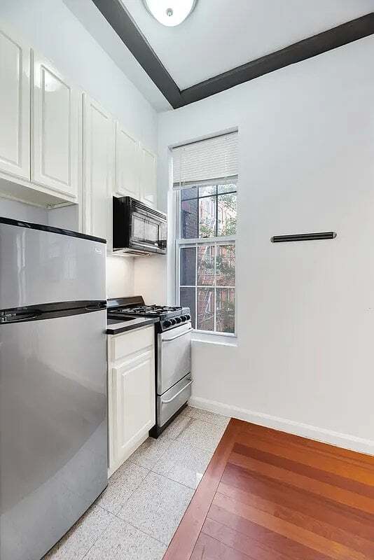 Building Photo - 220 Sullivan St