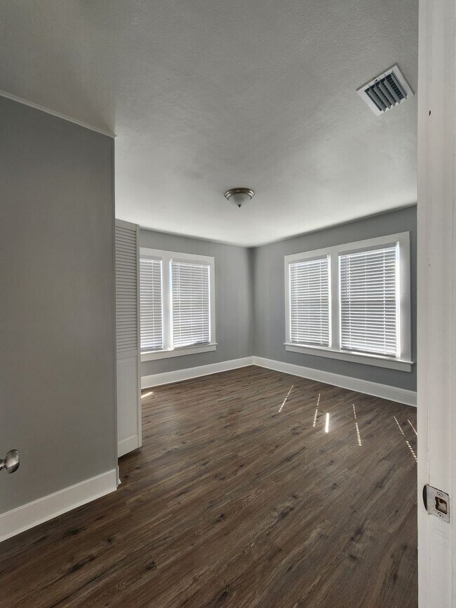 Foto del edificio - **  HALF OFF 1ST MONTH'S RENT WITH 13 MONT...