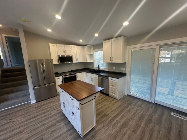 Foto del edificio - 1301 Lizabeth Ln