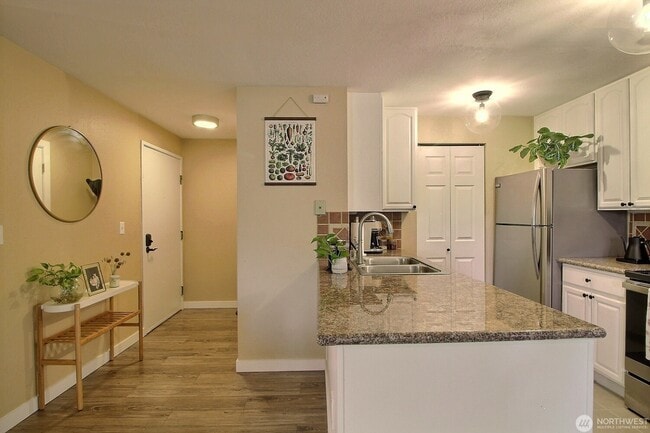 Foto del edificio - 3715 S 182nd St