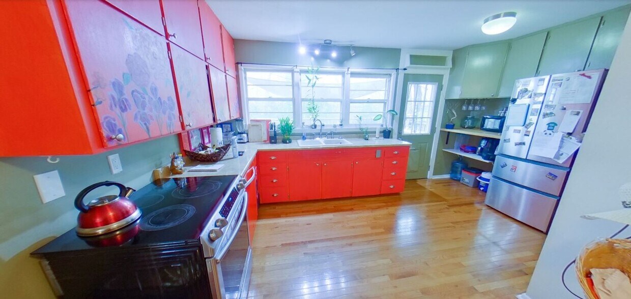Primary Photo - 3D Tour Available - Fenced-in Yard + Attac...