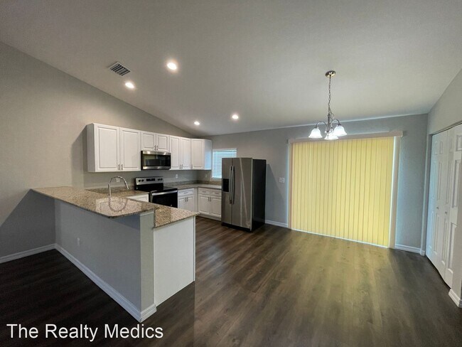 Foto del edificio - 3 br, 2 bath House - 15624 SW 27th Avenue Rd