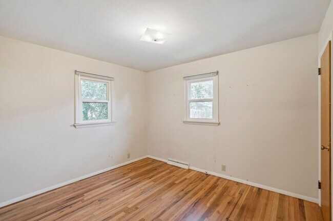 Building Photo - 3 Bedroom Brick Ranch