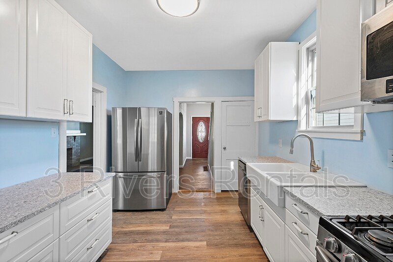 813 Vine St, Coraopolis, PA 15108 House Rental in Coraopolis, PA