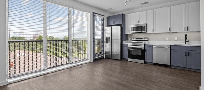 Foto del edificio - 1100 N Zang Blvd