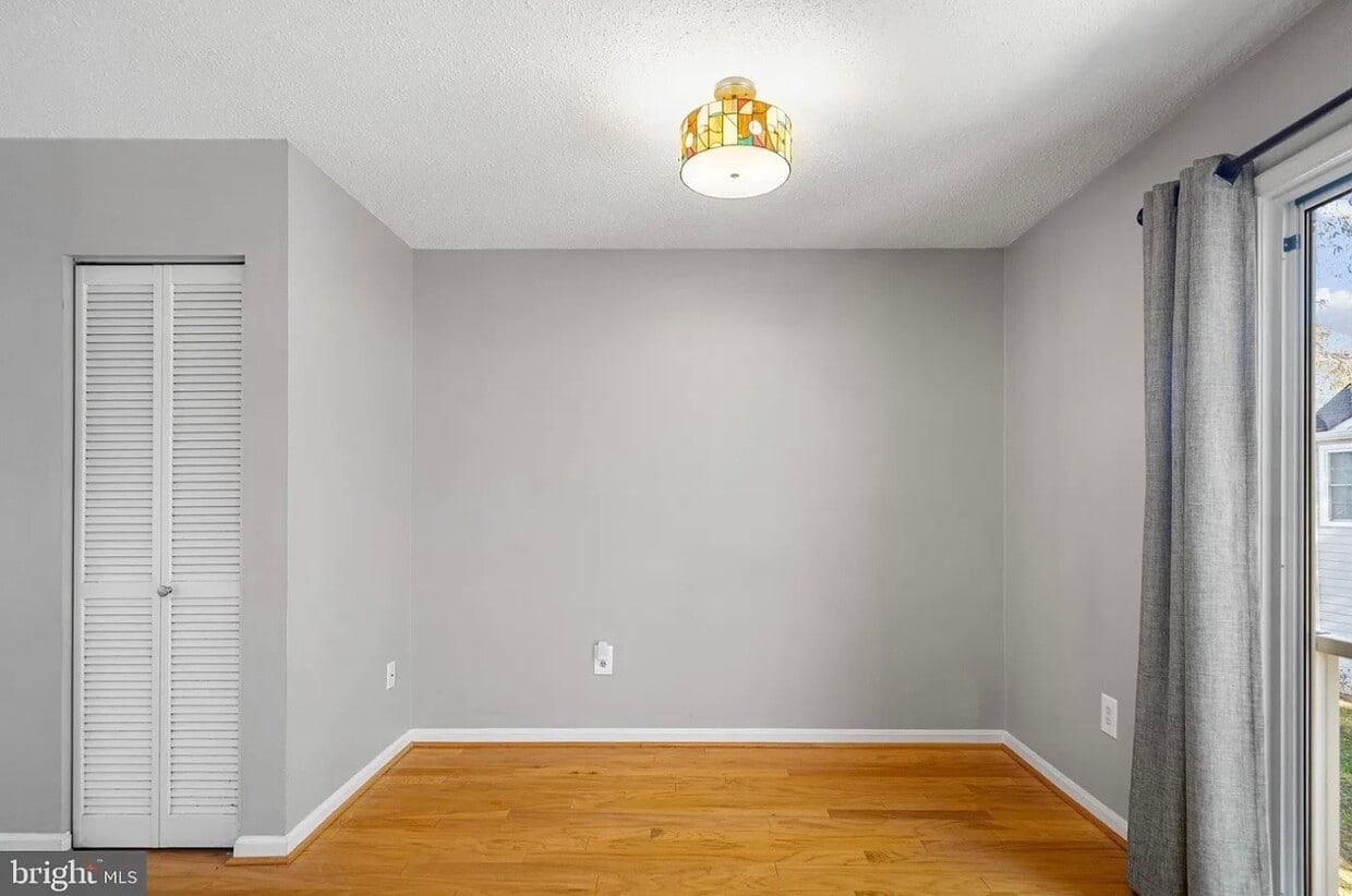 Foto principal - 4770 Dorsey Hall Dr