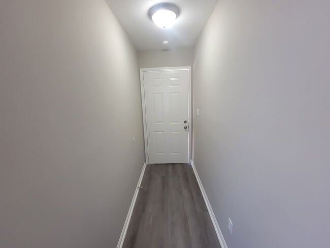 Building Photo - 1546 Hamilton Dr