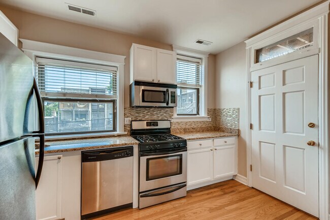 Kitchen - 4613 N Paulina St