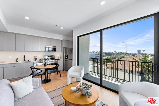 Foto del edificio - 904 S New Hampshire Ave