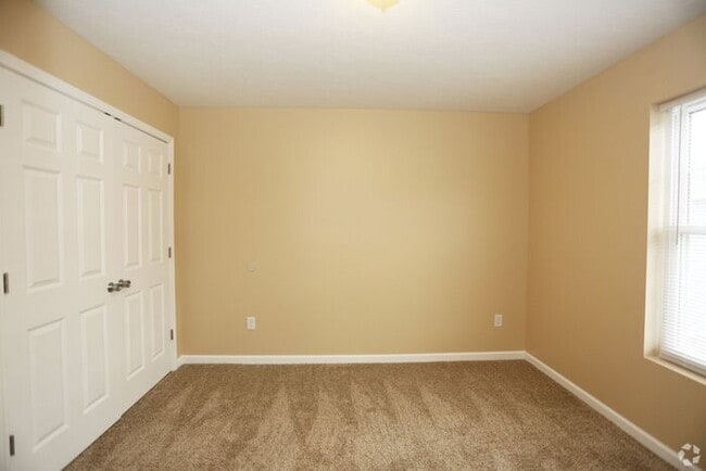 Building Photo - 2 Bedroom Townhome w/Garage & Pets Welcome!*