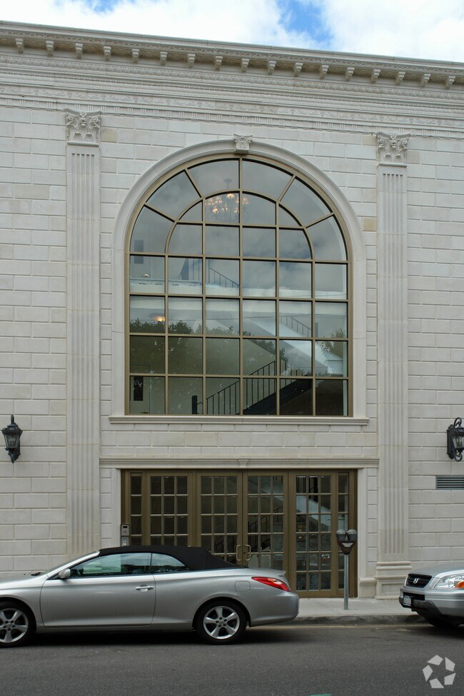 Building Photo - 288-290 Main St