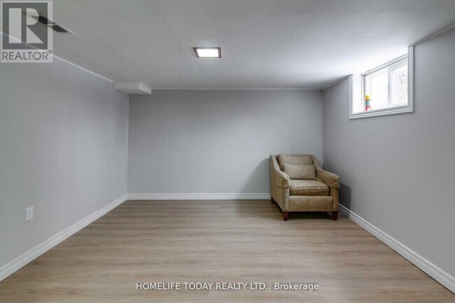 Photo du bâtiment - 19 Bardwell Crescent