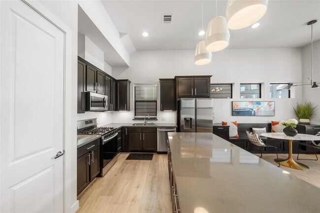 Foto del edificio - 2616 Riverside Dr