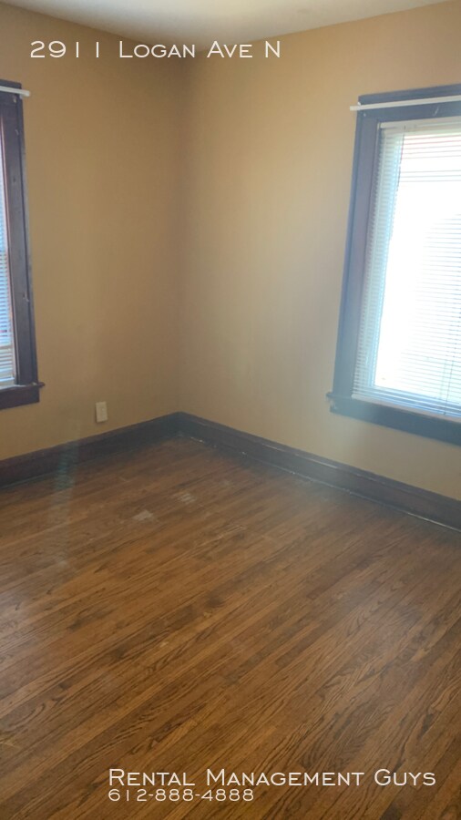 Building Photo - Large 4 Bed 1 Bath in North Minneapolis! L...