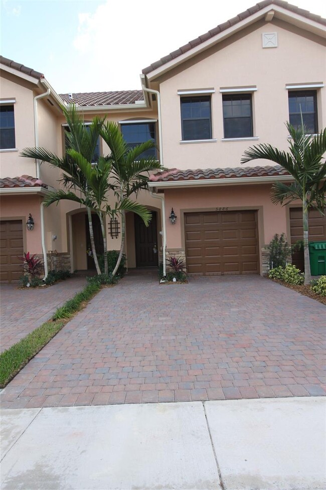Foto del edificio - 5886 NW 56th Pl
