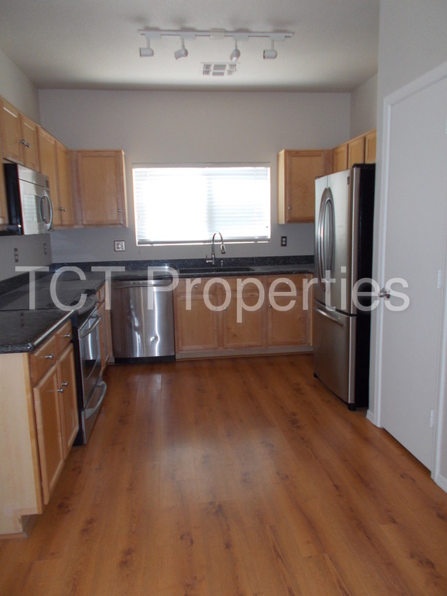 Building Photo - 7500 E Deer Valley Rd